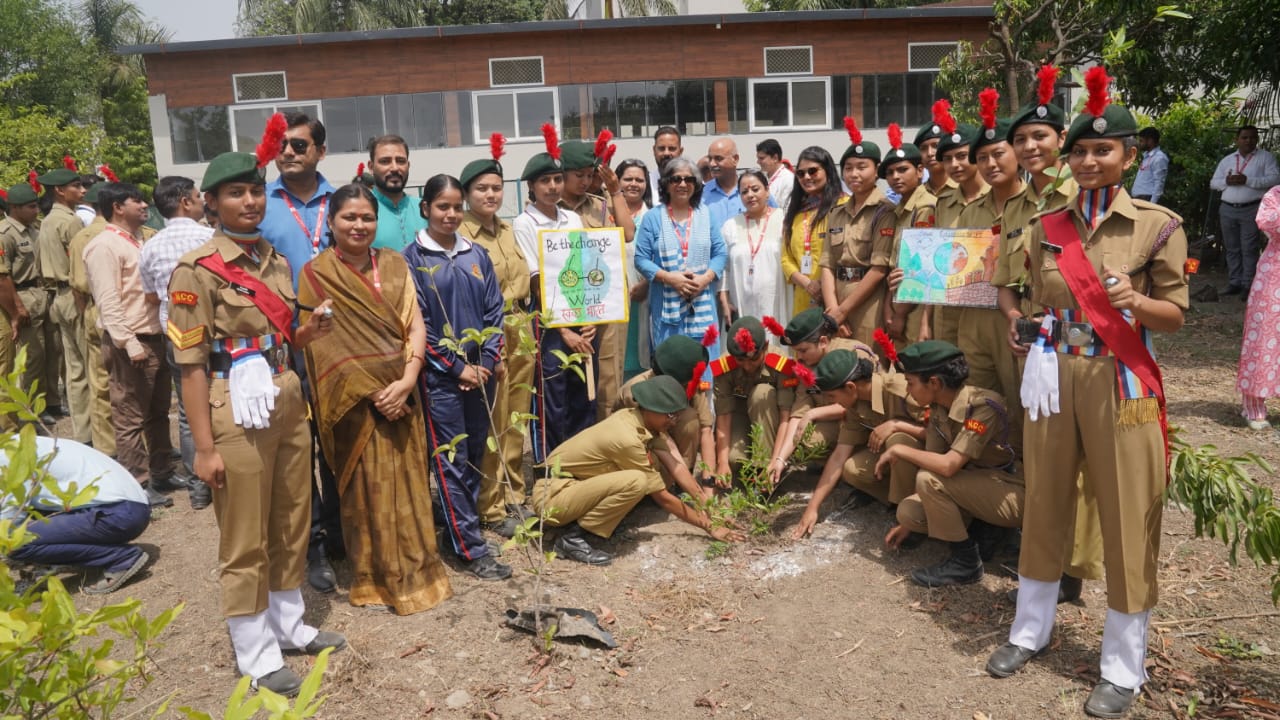 श्री गुरु राम राय विश्वविद्यालय के पथरीबाग परिसर में विश्व पर्यावरण दिवस के अवसर पर पौधारोपण कार्यक्रम का आयोजन किया