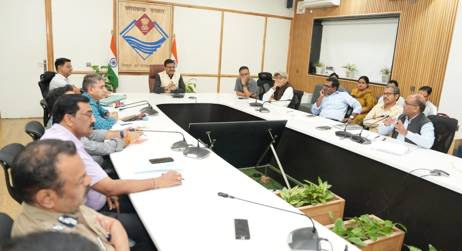 आपदा के दौरान रिस्पांस टाइम को बेहतर करें विभाग-मुख्य सचिव  मुख्य सचिव ने मानसून की तैयारियों के संबंध में की समीक्षा बैठक