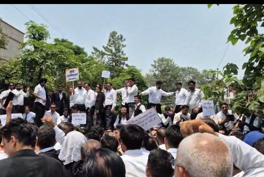 ऋषिकेश से उठा अधिवक्ताओं का हुंकार, सचिवालय तक गूंजा विरोध