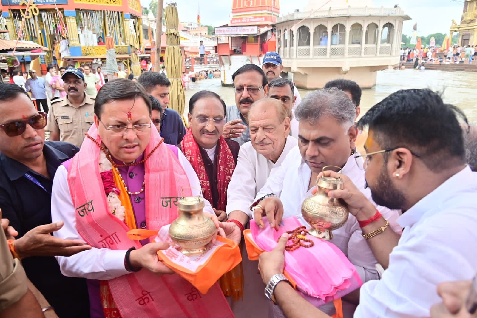नदी उत्सव कार्यक्रम में नदियों की निर्मलता और स्वच्छता का लिया गया संकल्प,जनसामान्य को नदी संरक्षण से जोड़ने की सीएम धामी की पहल,सीएम ने की सभी नदियों का ‘मां’ के समान आदर करने की अपील,हरिद्वार के हर की पौड़ी में हुआ नदी उत्सव कार्यक्रम का आयोजन।