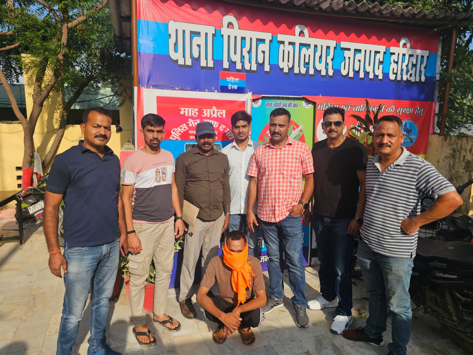 वरिष्ठ पुलिस अधीक्षक एसटीएफ की मैनुअल पुलिसिंग का दिखा कमाल- बिहार के सुबोध गैंग का शातिर लूटेरा गिरफ्तार,03 करोड़ 70 लाख रुपए की ज्वैलरी की लूट में चल रहा था वांछित,घटना के बाद से ही फरार चल रहा था अभियुक्त,अभियुक्त ने बिहार के लोक जनशक्ति पार्टी के नेता का भी किया है मर्डर,कलियर में नाम बदल के रह रहा था अभियुक्त।
