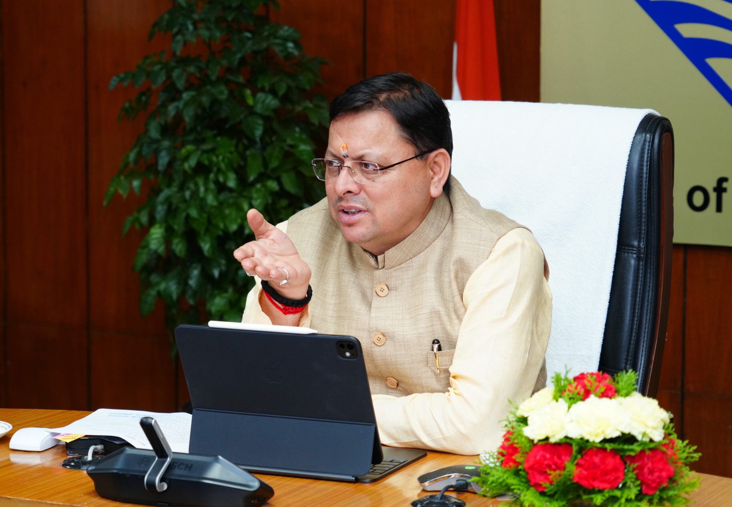 स्वास्थ्य सुविधाओं को बेहतर बनाने के लिए स्वास्थ्य विभाग द्वारा विशेष ध्यान दिया जाए। अस्पतालों में आवश्यक संसाधनों के सुदृढ़ीकरण की दिशा में कार्य किये जाए। यह सुनिश्चत किया जाए कि अस्पताल रेफरल सेंटर न बनें। जन स्वास्थ्य सुविधाओं को ध्यान में रखते हुए स्वास्थ्य विभाग द्वारा ओनरशिप लेकर कार्य किये जाए।