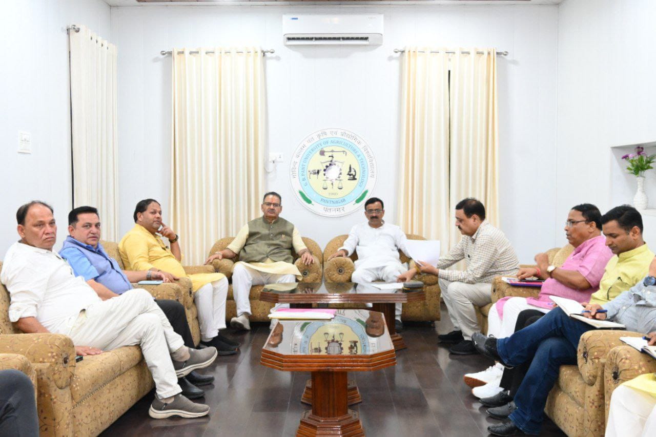 उत्तराखंड निवेश उत्सव की तैयारियों को लेकर मंत्री गणेश जोशी ने की समीक्षा बैठक।