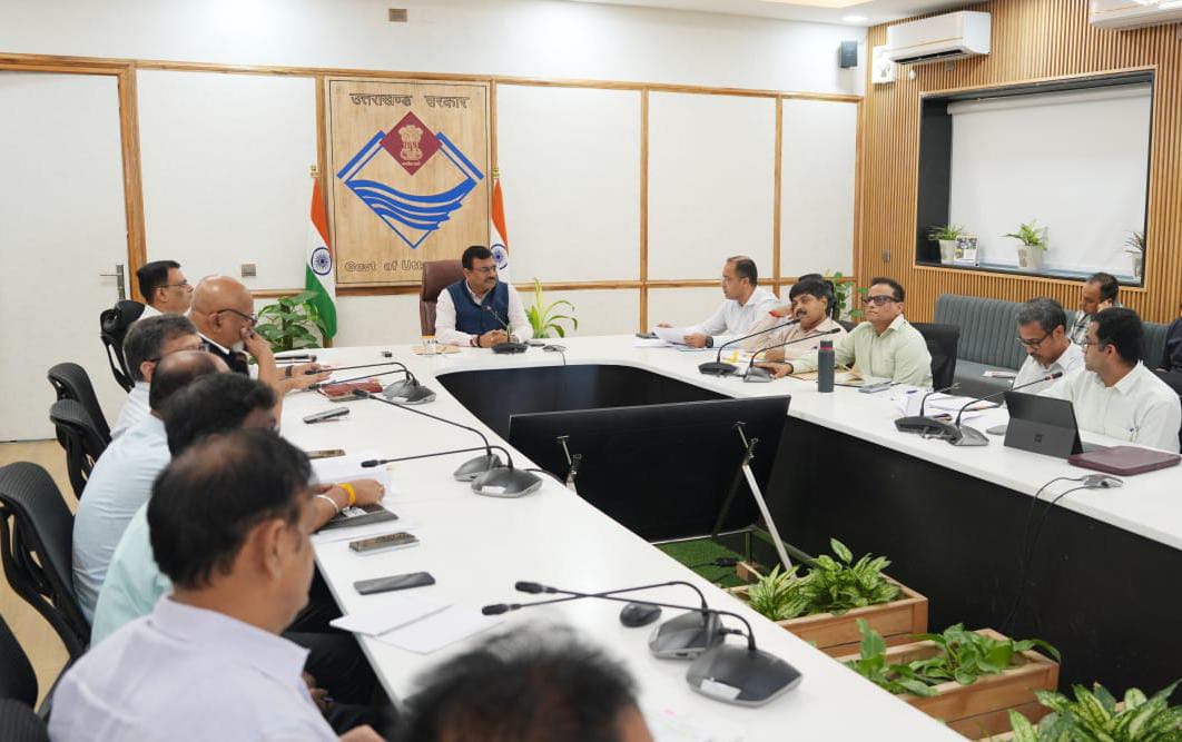 मुख्य सचिव आनन्द बर्द्धन ने शुक्रवार को सचिवालय में पूंजीगत व्यय, केंद्र सहायतित, वाह्य सहायतित प्रोजेक्ट, नाबार्ड के साथ ही केपीआई और केओआई के सम्बन्ध में बाकी बचे 36 विभागों की समीक्षा की। विगत दिवस मुख्य सचिव ने 12 विभागों की समीक्षा की थी।