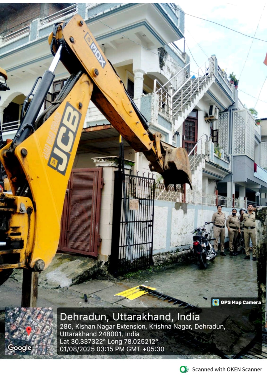 देहरादून प्रशासन की बड़ी कार्रवाई: अतिक्रमण कर बनाया गेट ध्वस्त