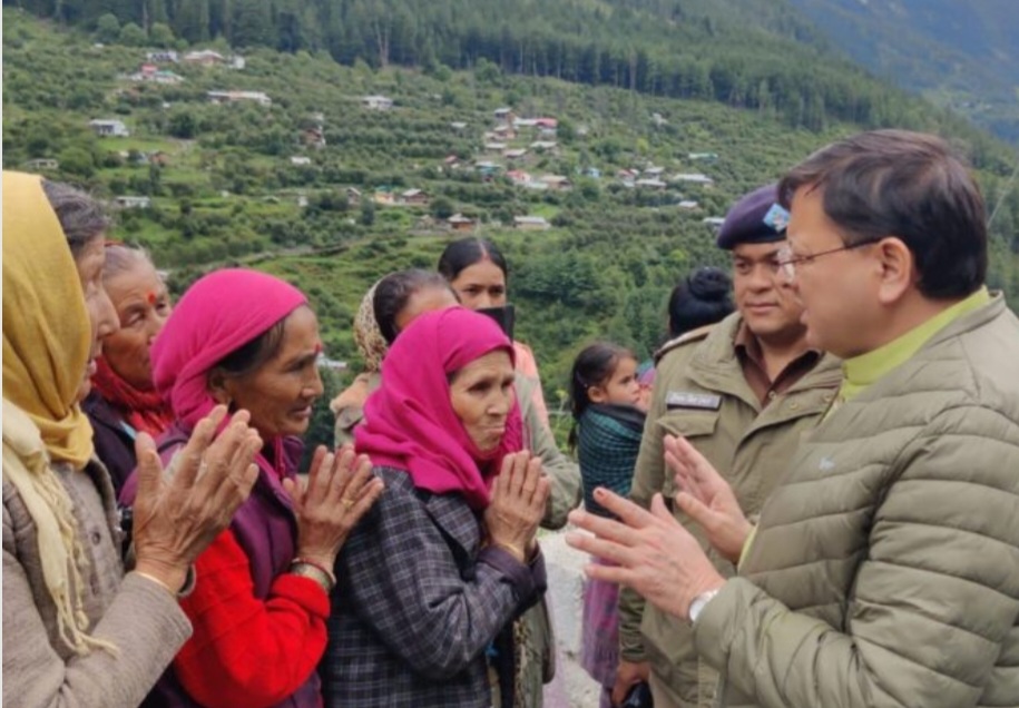 मुख्यमंत्री पहुंचे ग्राउंड ज़ीरो, धराली आपदा प्रभावितों को दिया हरसंभव मदद का भरोसा