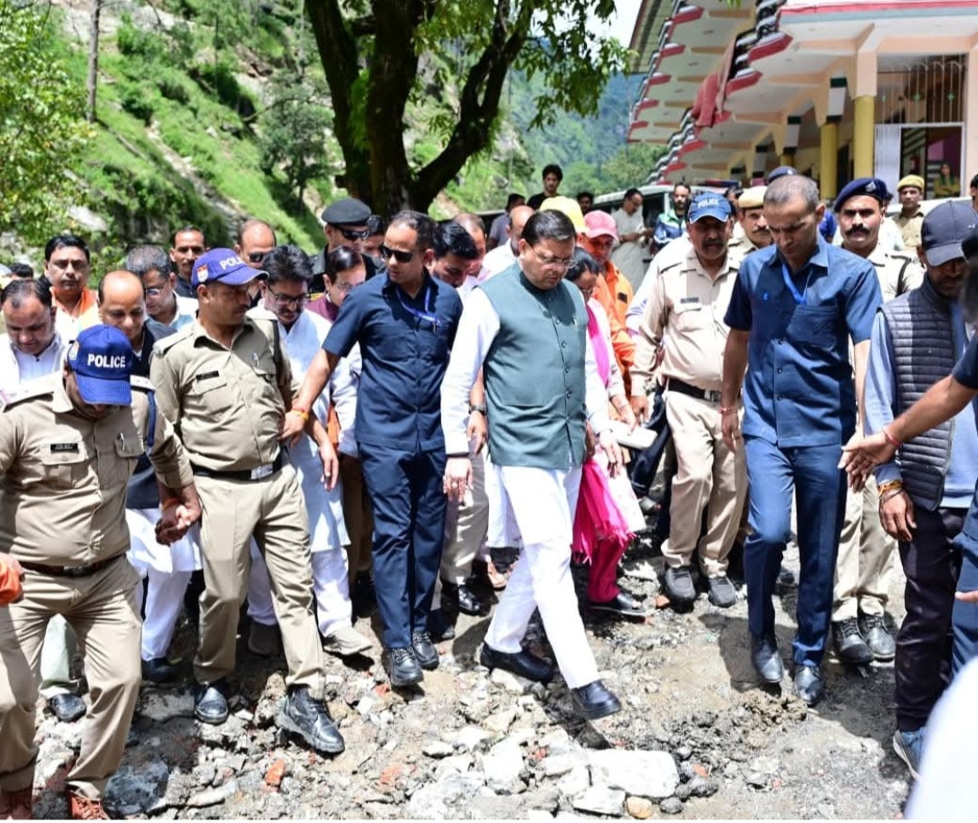 Uttarkashi disaster: आपदा प्रभावित स्याना‍चट्टी पहुंचे सीएम धामी, हर पीड़ित परिवार को मदद का भरोसा