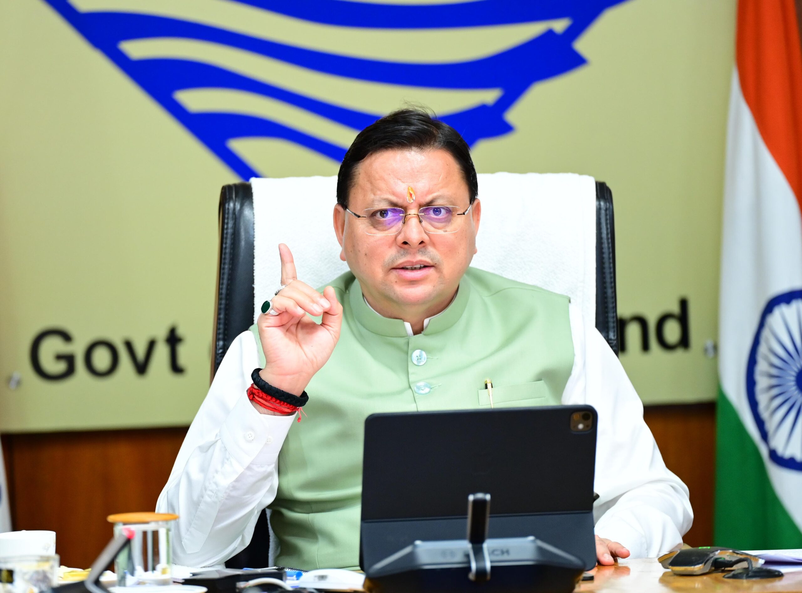 Uttarakhand CM धामी की उच्च स्तरीय बैठक: सुरक्षा, सड़क सुधार और जनहित योजनाओं पर अहम निर्देश