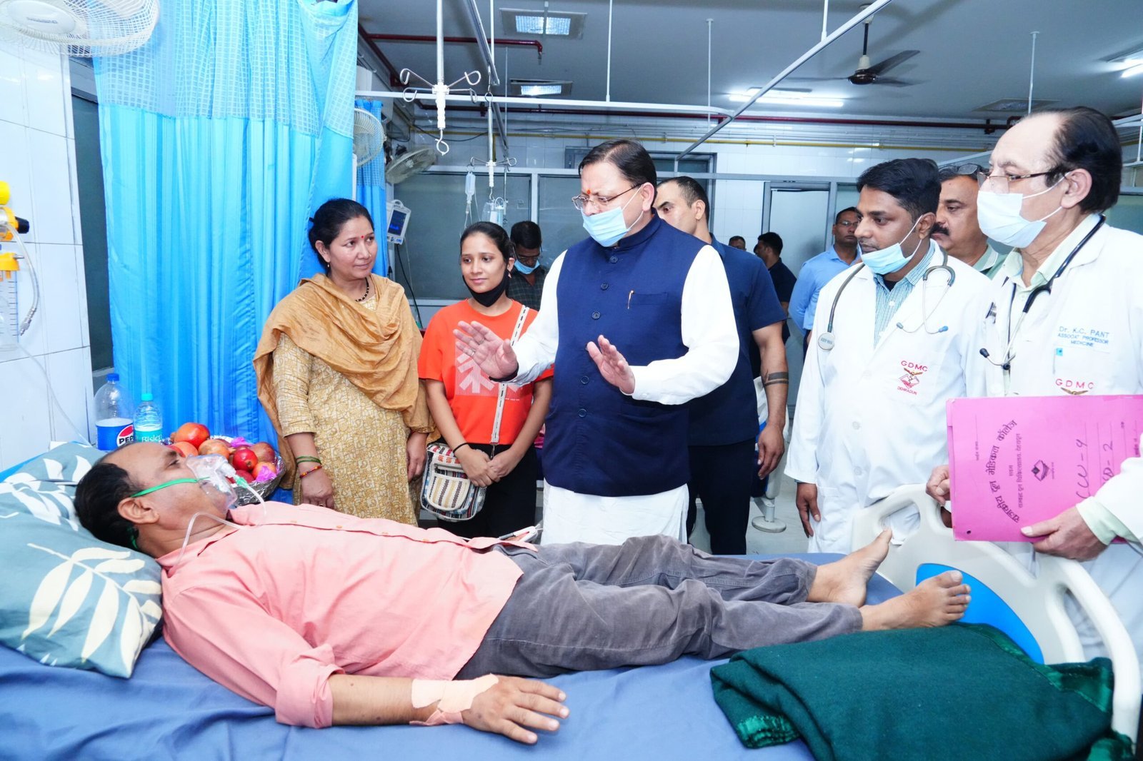 मुख्यमंत्री  पुष्कर सिंह धामी ने दून अस्पताल में भर्ती वरिष्ठ पत्रकार  मोहन भुलानी का हालचाल जाना