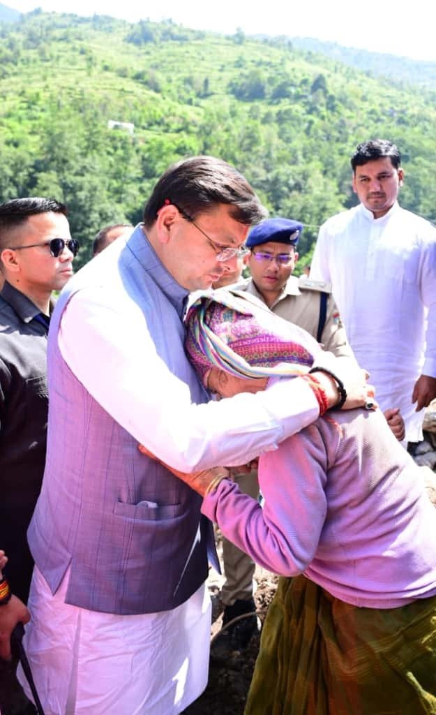 मुख्यमंत्री ने चमोली जिले के आपदा प्रभावित क्षेत्रों का किया निरीक्षण,प्रभावितों का दुःख साझा करते हुए हरसंभव सहायता का दिया भरोसा
