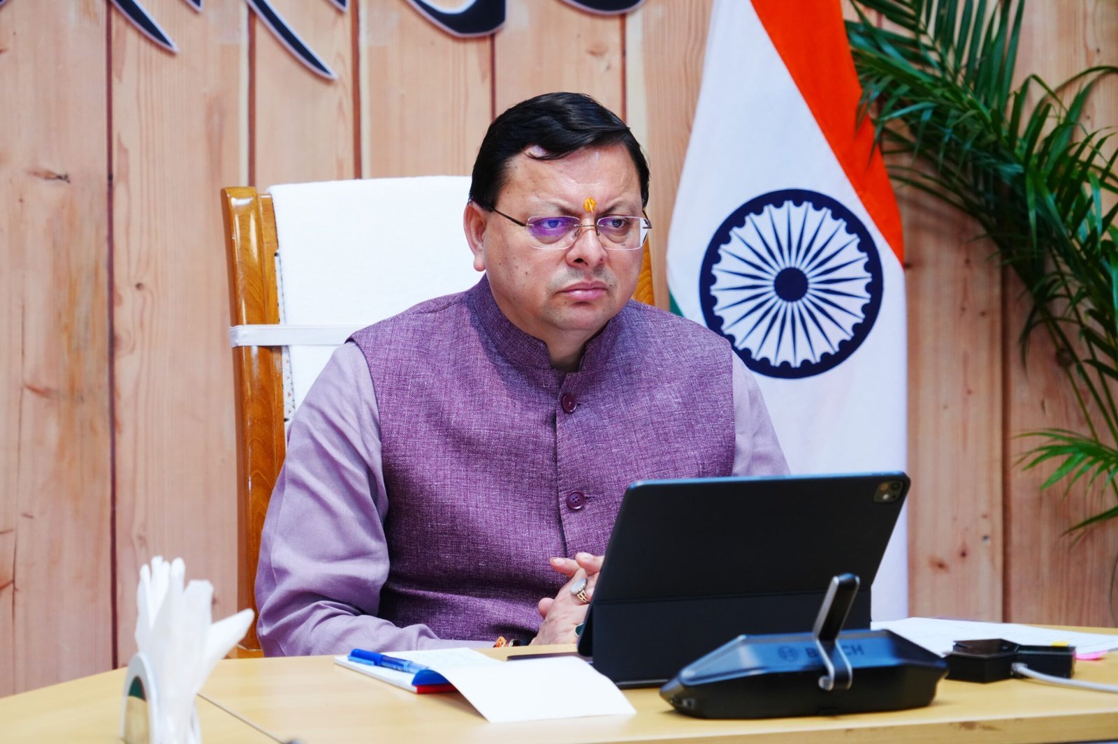 मुख्यमंत्री धामी का सख्त एक्शन: नकल आरोपों की जांच के लिए SIT का गठन, अभ्यर्थियों से सीधा संवाद