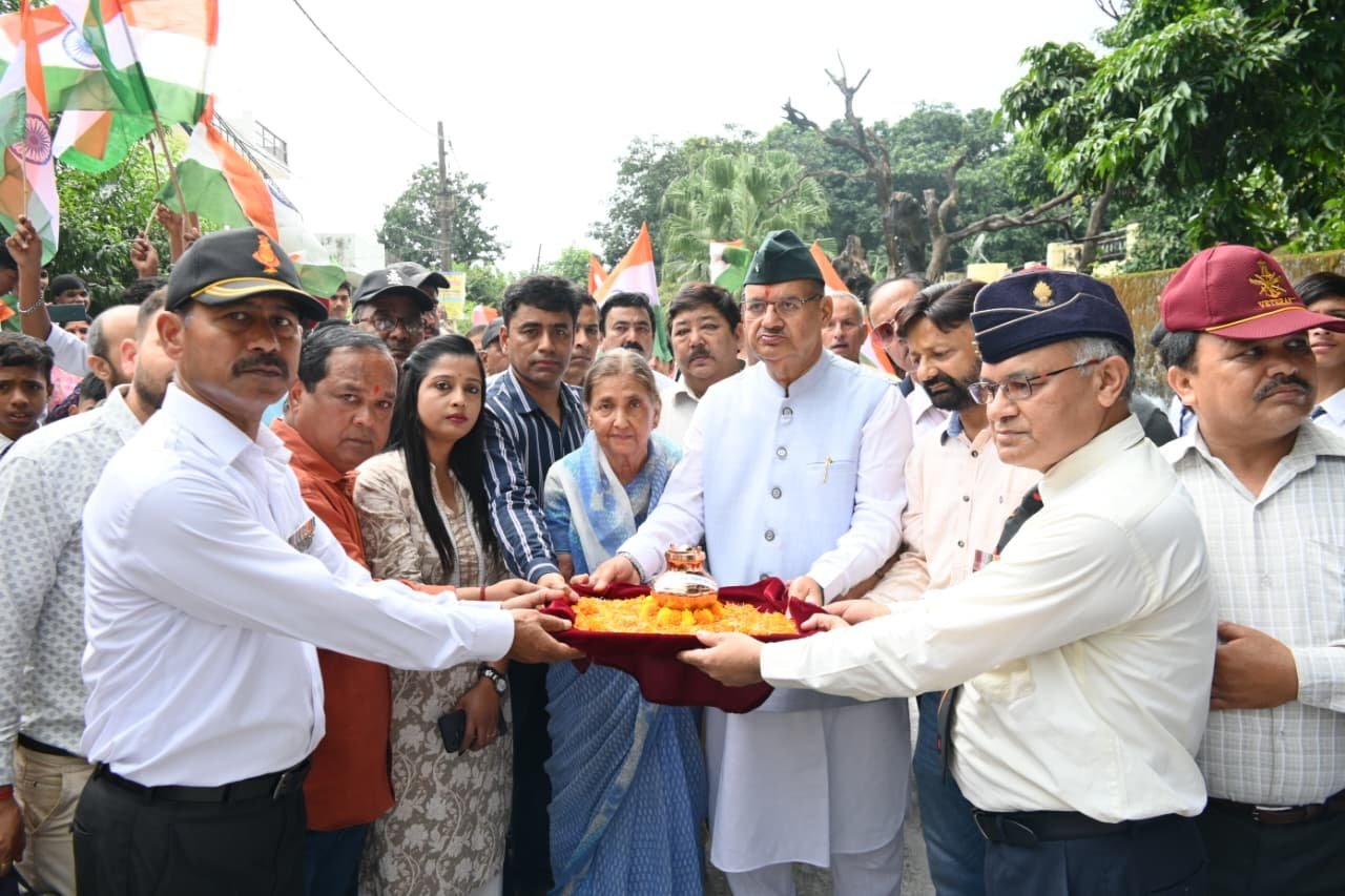 शौर्य दिवस पर शहीद सम्मान: मंत्री गणेश जोशी ने किया लेफ्टिनेंट प्रतीक आचार्य को नमन, सैन्य धाम के लिए जुटाई पवित्र मिट्टी