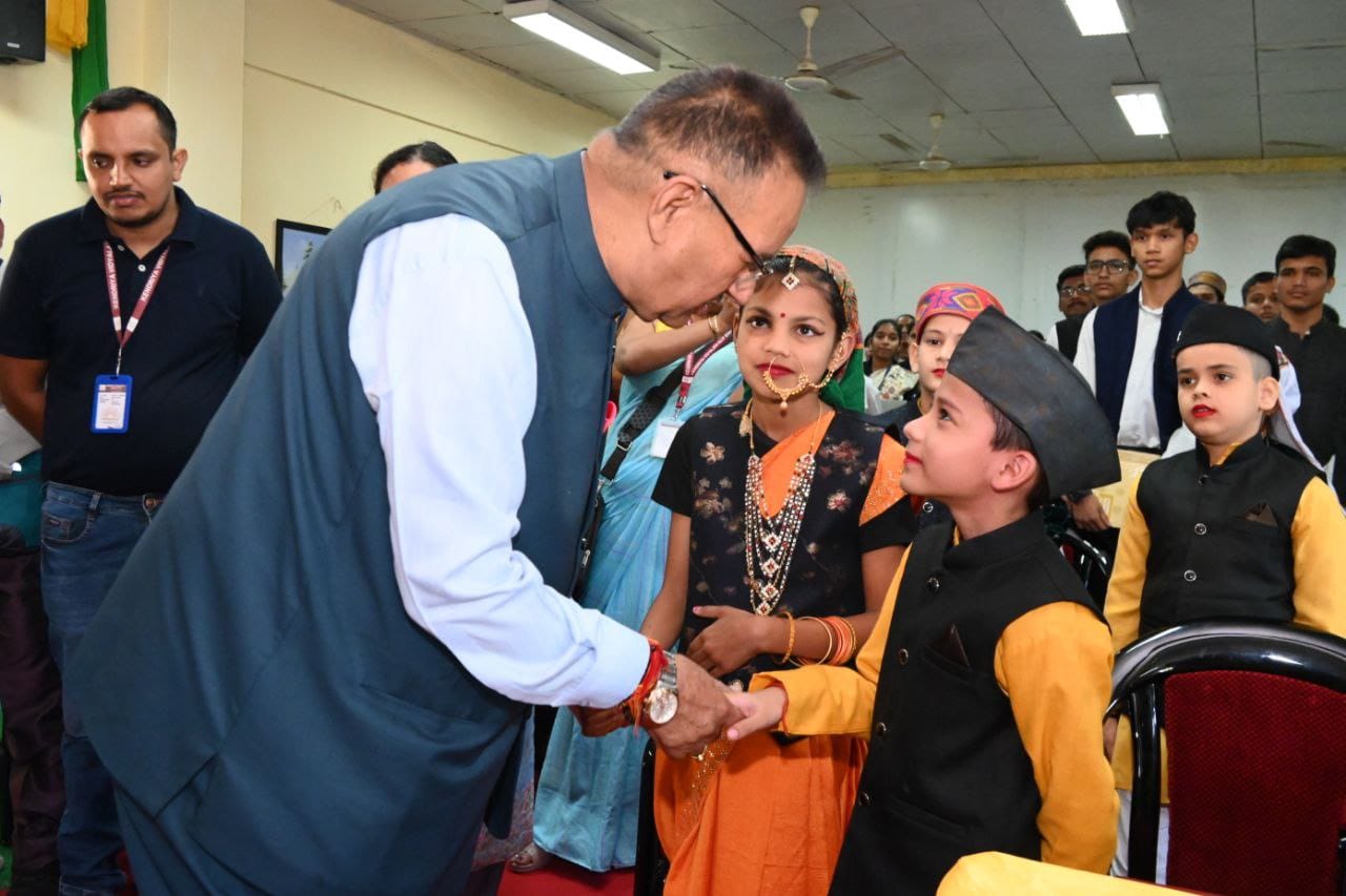 केंद्रीय विद्यालय देहरादून द्वारा आयोजित 36वीं युवा संसद प्रतियोगिता का उद्घाटन करते कैबिनेट मंत्री गणेश जोशी।