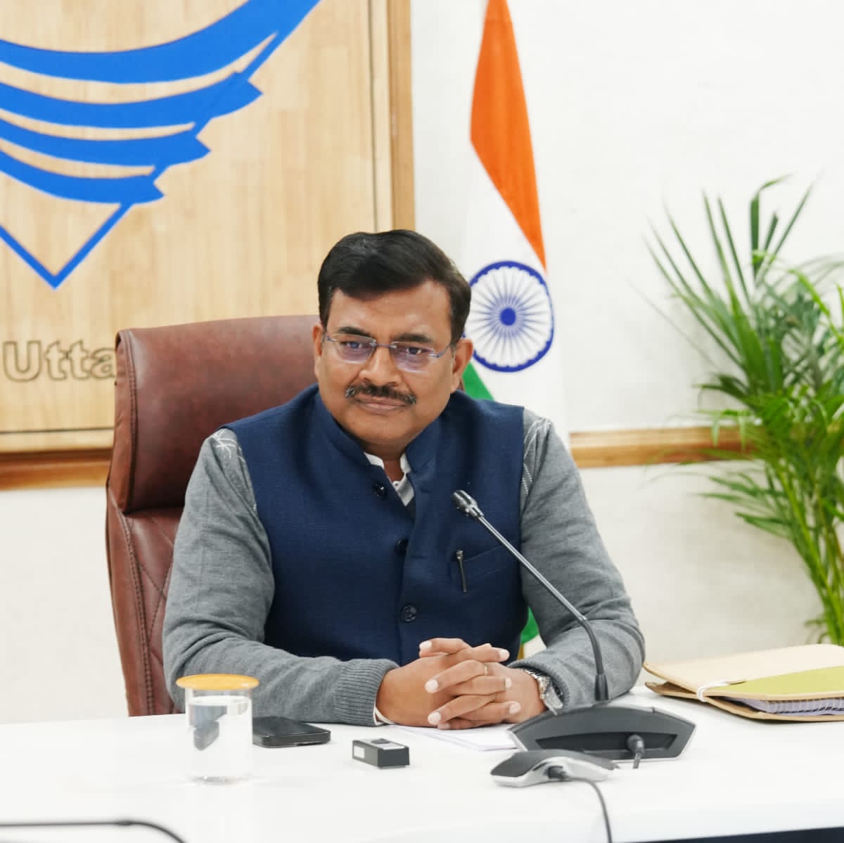 मुख्य सचिव आनंद बर्धन की अध्यक्षता में भागीरथी इको सेंसेटिव जोन निगरानी समिति की बैठक आयोजित की गई,बैठक में मुख्य सचिव ने कहा कि इको सेंसेटिव जोन की परिधि में तत्काल सुरक्षात्मक और उपचारात्मक कार्य किए जा सकते हैं,उन्होंने सिंचाई विभाग और संबंधित विभागों और एजेंसियों को नदी से सटे क्षेत्र में बाढ़ नियंत्रण और अन्य सुरक्षात्मक कार्यों को करने के निर्देश दिए। 