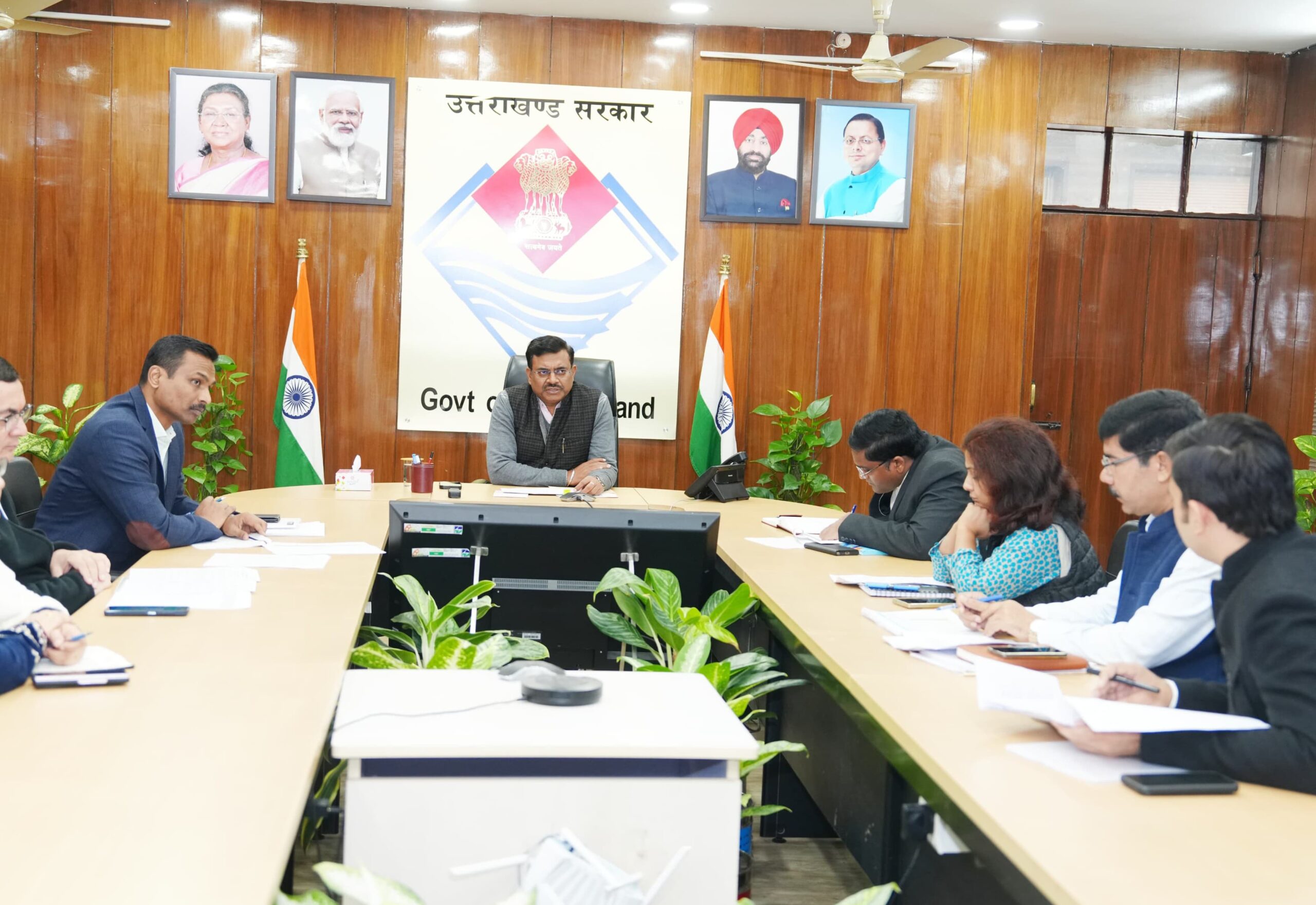 पीएमश्री स्कूलों में कम्प्यूटर लैब एवं पुस्तकालयों के स्थापना में तेजी लायी जाए-मुख्य सचिव आनन्द बर्द्धन।