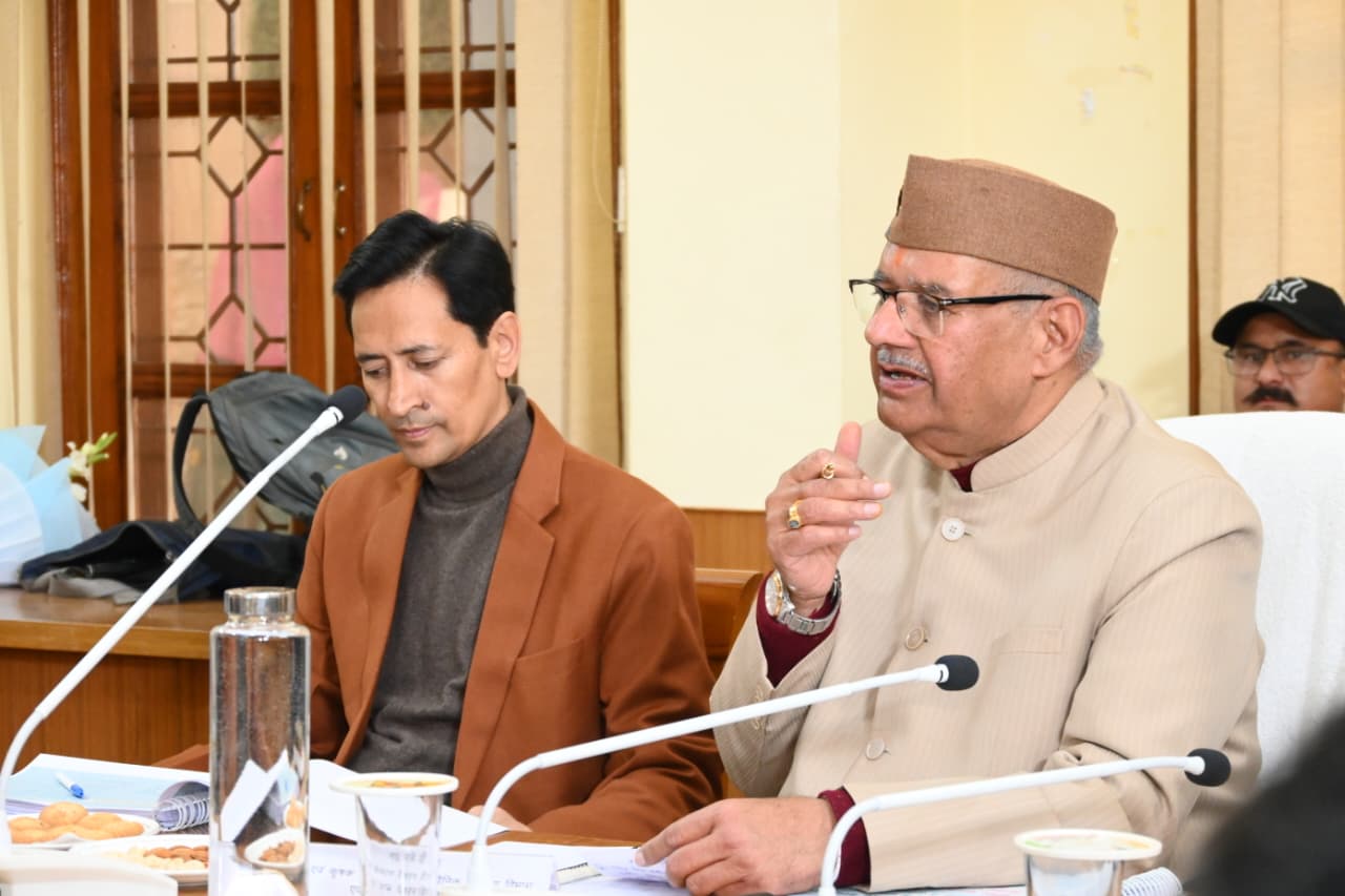 सर्किट हाउस काठगोदाम में कृषि, उद्यान, सैनिक कल्याण और ग्राम्य विकास विभागों की समीक्षा करते मंत्री गणेश जोशी,हल्द्वानी के प्रवेश द्वार पर स्व. जनरल बी.सी. जोशी के नाम पर बनेगा एक भव्य द्वार – गणेश जोशी,