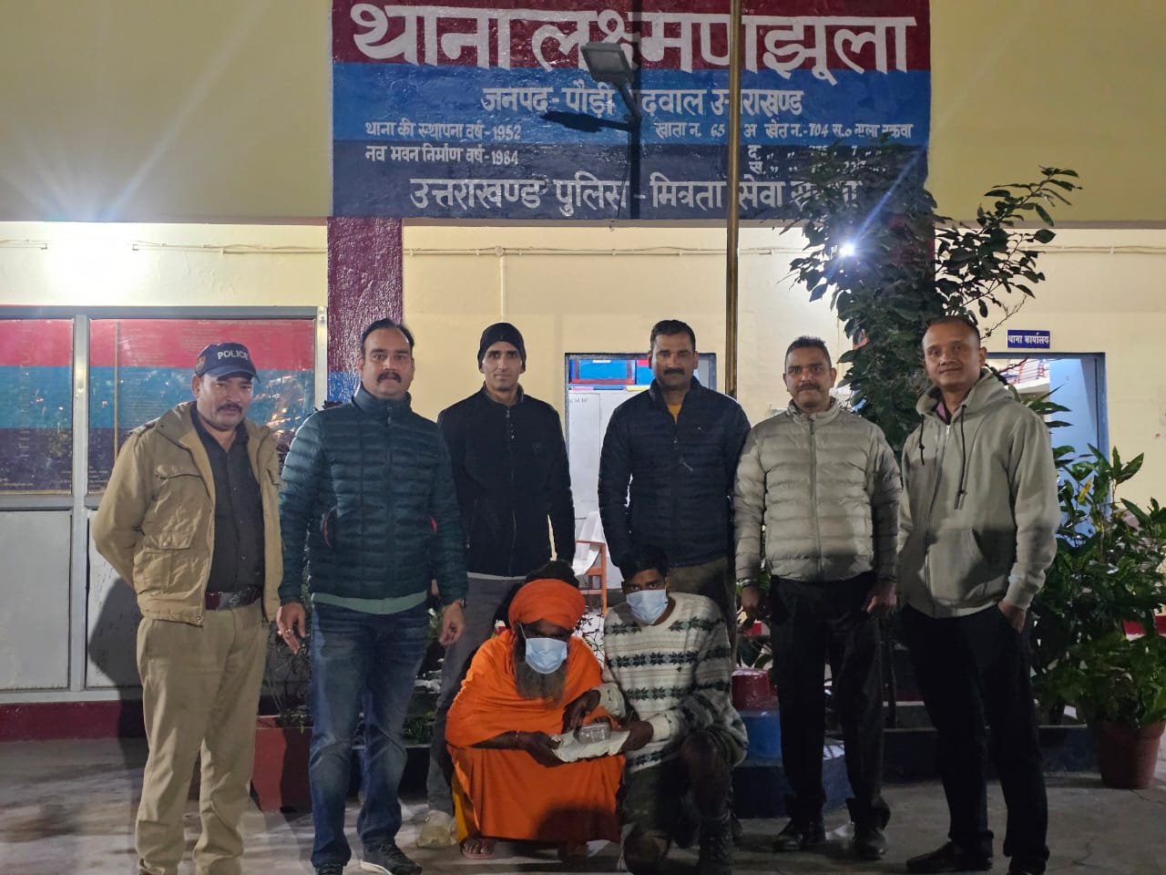 बाबा की वेशभूषा में निकला नशा तस्कर,नशे के सौदागरों पर एंटी नार्कोटिक्स टास्क फोर्स (A.N.T.F.) उत्तराखंड का फिर चला हंटर,एसटीएफ की एंटी नार्कोटिक्स टास्क फोर्स (A.N.T.F.)टीम ने थाना लक्ष्मण झूला जनपद पौड़ी गढ़वाल पुलिस टीम के संयुक्त अभियान के साथ लगभग 11 ग्राम अवैध M D M A(MD) व्यावसायिक मात्रा के साथ 02 नशा तस्कारों को किया गिरफ्तार,