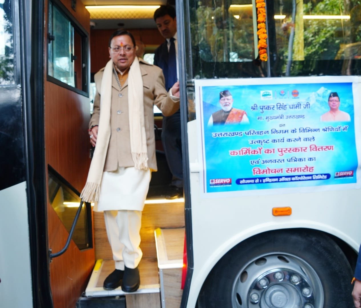 उत्तराखंड परिवहन निगम के बेड़े में 100 नई बसें शामिल,मुख्यमंत्री कैम्प कार्यालय से मुख्यमंत्री ने किया फ्लैग ऑफ