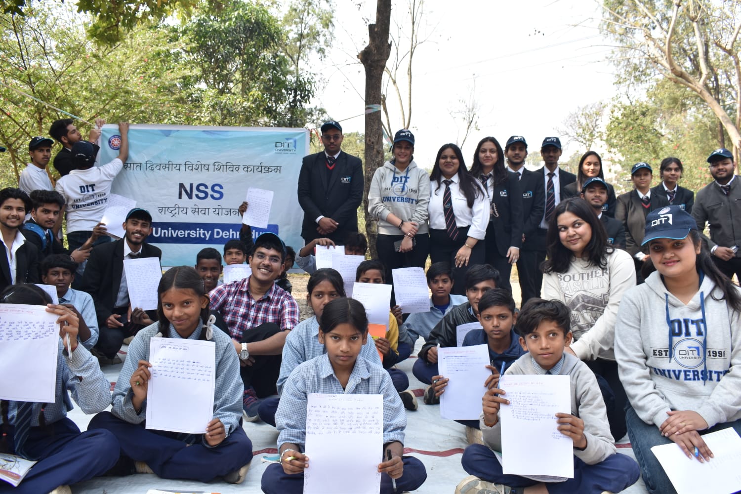 डीआईटी विश्वविद्यालय का सामाजिक सरोकार: एनएसएस शिविर और निःशुल्क नेत्र जांच शिविर का आयोजन