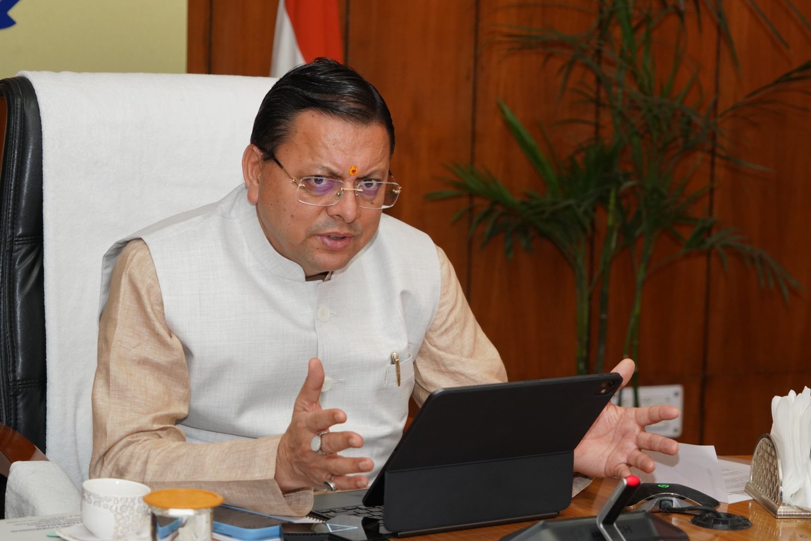 उत्तराखंड में विकास कार्यों में देरी पर तय होगी अफसरों की जिम्मेदारी, CM धामी ने दिए सख्त कार्रवाई के निर्देश