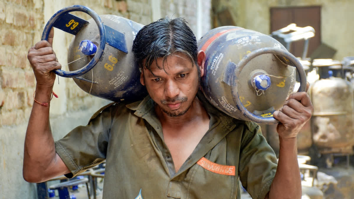 एलपीजी सब्सिडी के लिए आधार बायोमेट्रिक प्रमाणीकरण अनिवार्य, 1 अक्टूबर से लागू होगा नया नियम