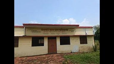 गंगापार क्षेत्र में ग्राम सचिवालयों की व्यवस्था बेपटरी, ग्रामीणों को हो रही परेशानी