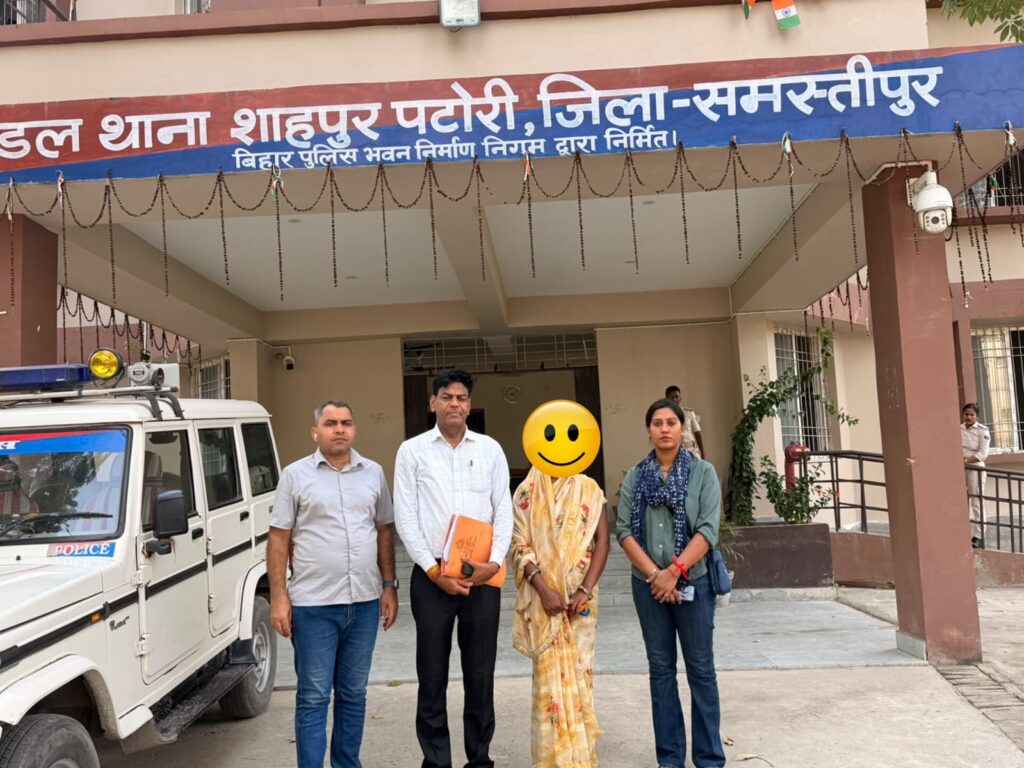 दिल्ली पुलिस ने आठ साल से लापता लड़की को बिहार से किया बरामद, परिजनों से मिलाया