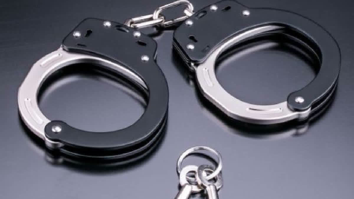 पश्चिम बंगाल उपचुनाव से पहले पुलिस ने रजीनगर से निर्दलीय उम्मीदवार को किया गिरफ्तार