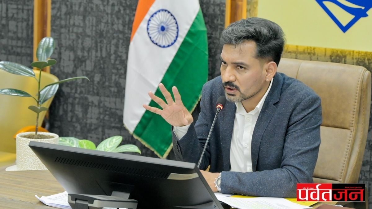 सीएम हेल्पलाइन शिकायतों पर देहरादून डीएम सख्त, बिना समाधान फाइल बंद करने पर होगी कार्रवाई