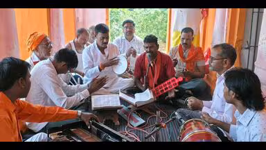 कौशाम्बी में श्रद्धापूर्वक मनाई गई महर्षि वाल्मीकि जयंती, मंदिरों में गूंजा रामायण पाठ