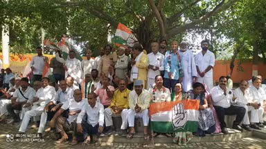 गोरखपुर में कांग्रेस ने लोकतंत्र बचाओ मुद्दे पर मनाया काला दिवस, निर्वाचन आयोग पर उठाए सवाल