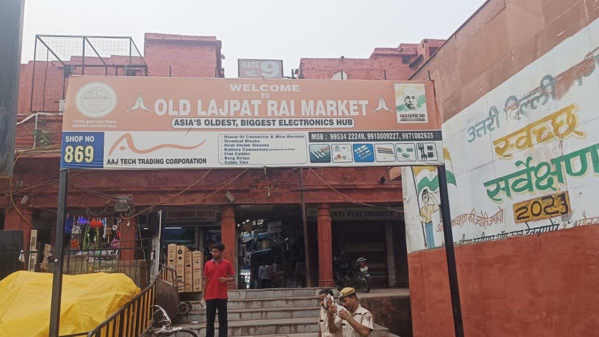 दिल्ली में प्रदर्शनों के कारण त्योहारी खरीदारी पर असर, व्यापारियों को भारी नुकसान