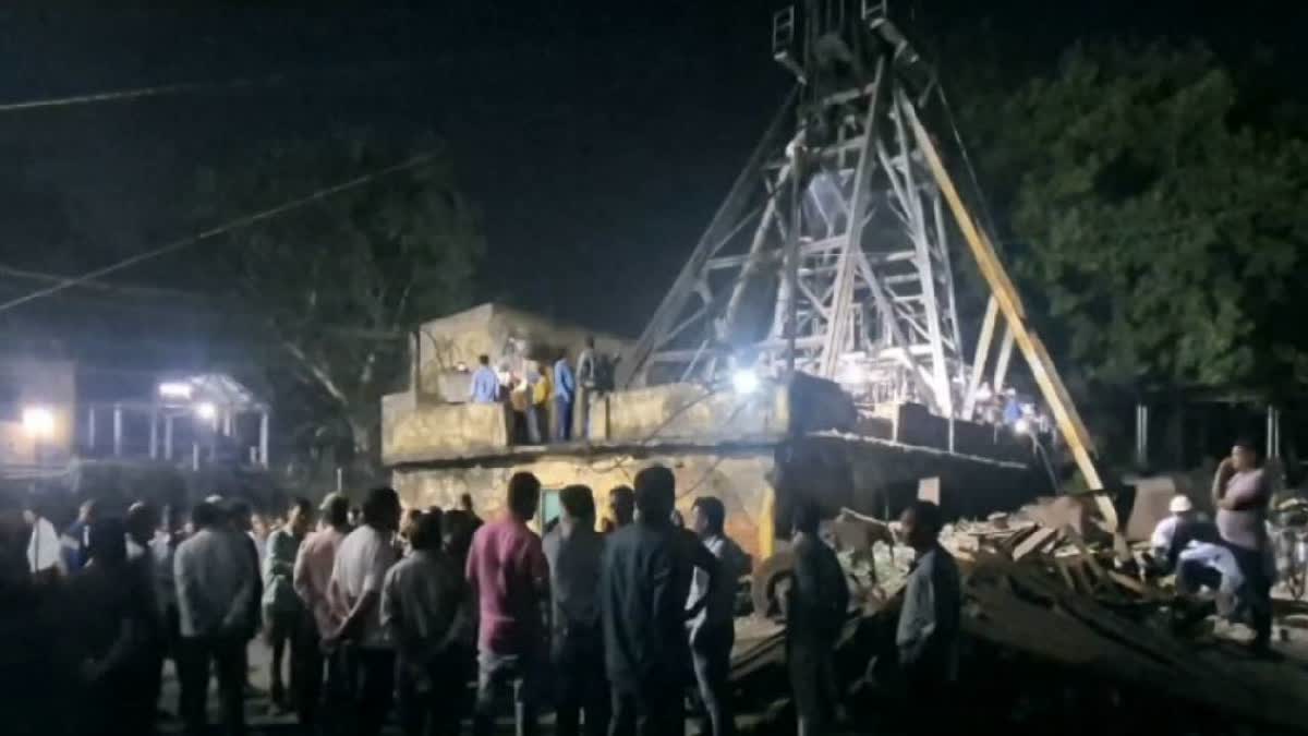 पश्चिम बंगाल: लिफ्ट प्रणाली फेल होने से कुमरडीही कोयला खदान में 12 मजदूर गहरे गड्ढे में फंसे