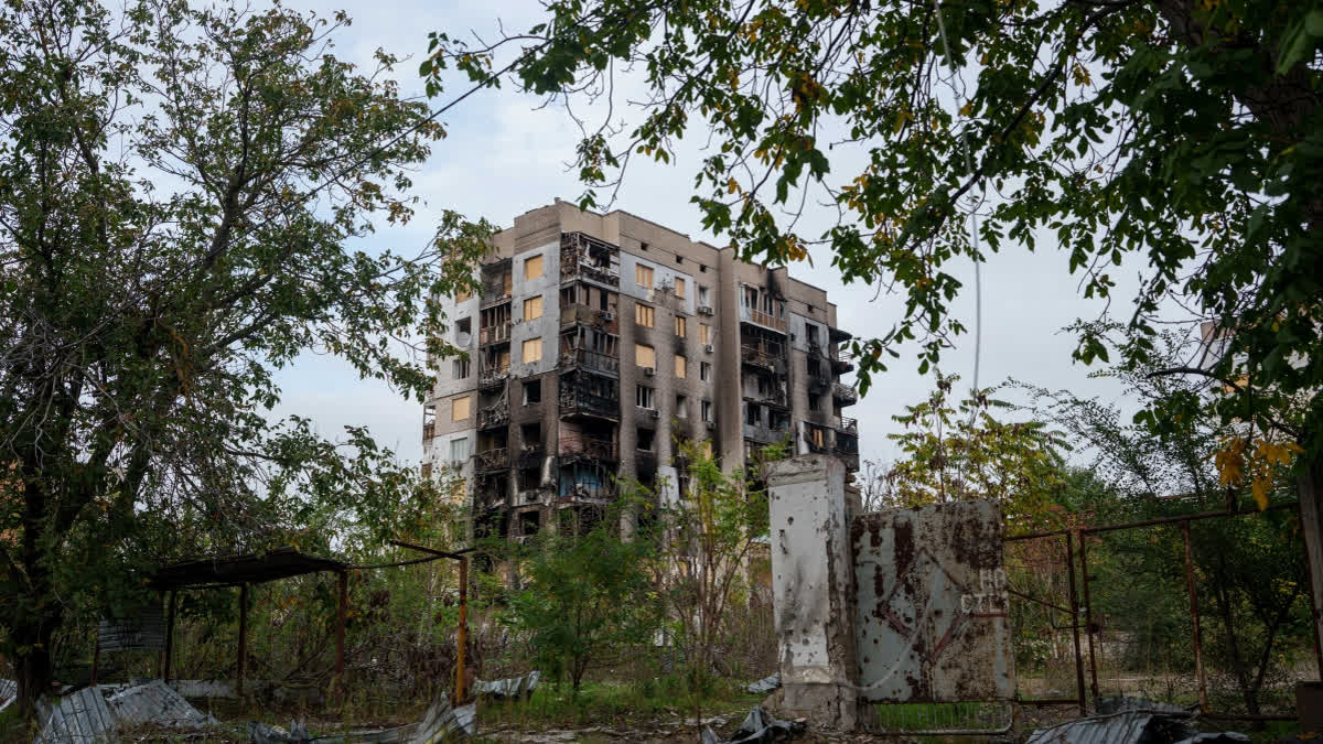 मध्य यूक्रेन में रेलवे स्टेशन पर रूसी ड्रोन हमले में तेरह लोगों की मौत