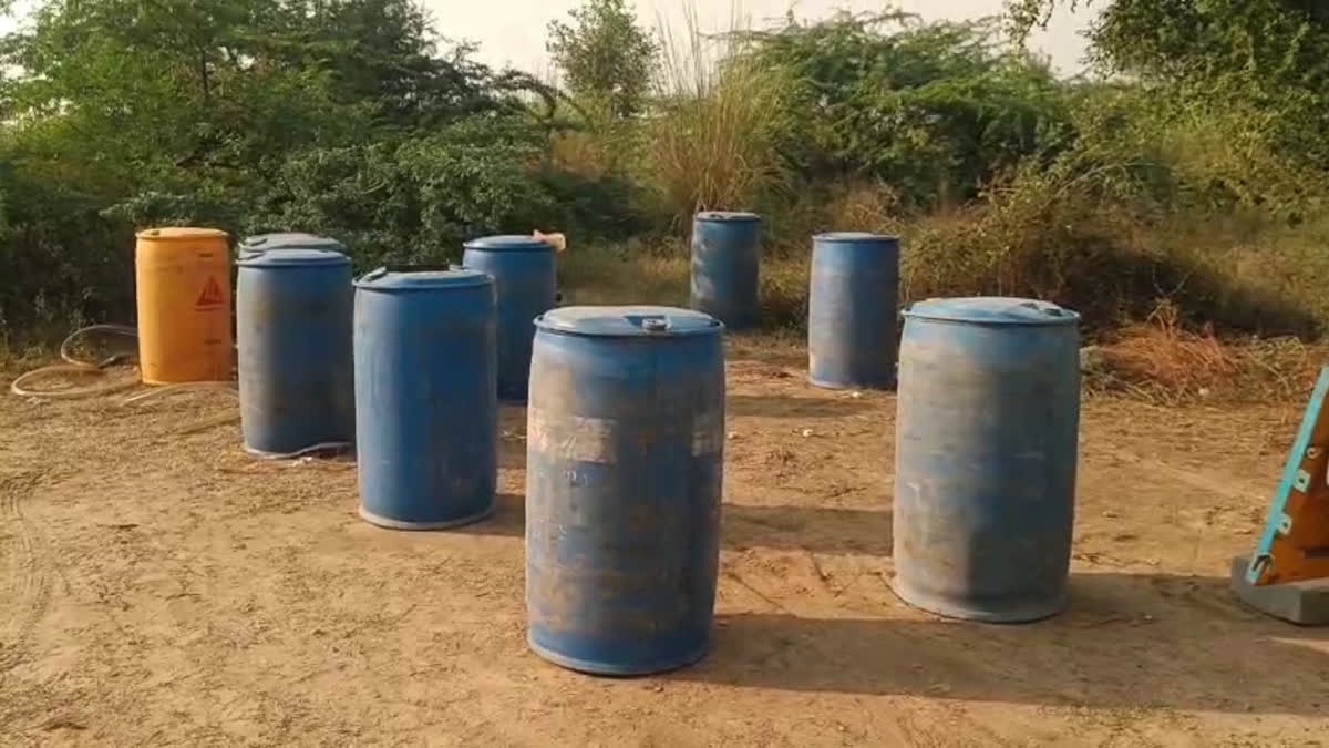 हरियाणा के रेवाड़ी में तेल चोरी गिरोह का भंडाफोड़, भारी मात्रा में पेट्रोल जब्त