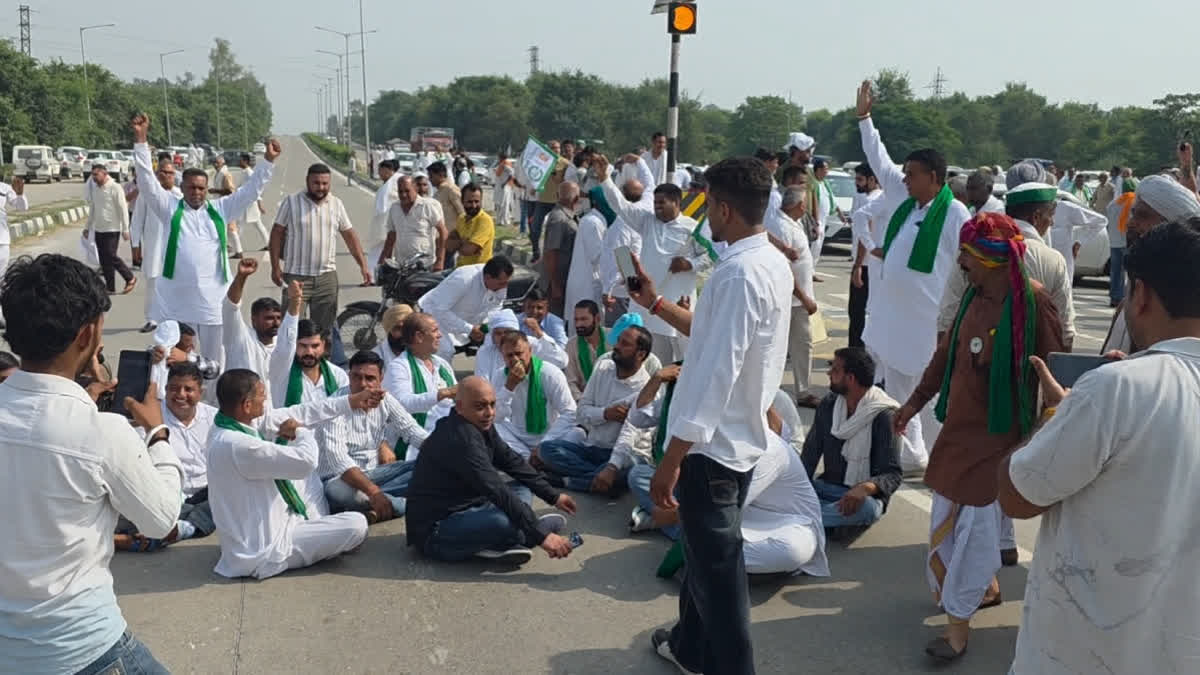 हरियाणा के यमुनानगर में धान खरीद में देरी से नाराज किसानों ने जाम किया हाईवे